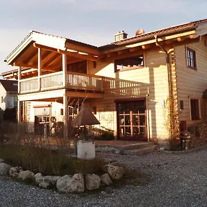  Apartment Im Gemütlichen Blockhaus Vor Den Bergen